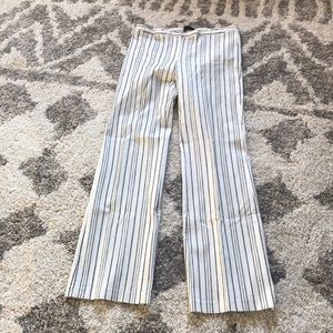 😻Express white w/ thin black piping stretchy fit